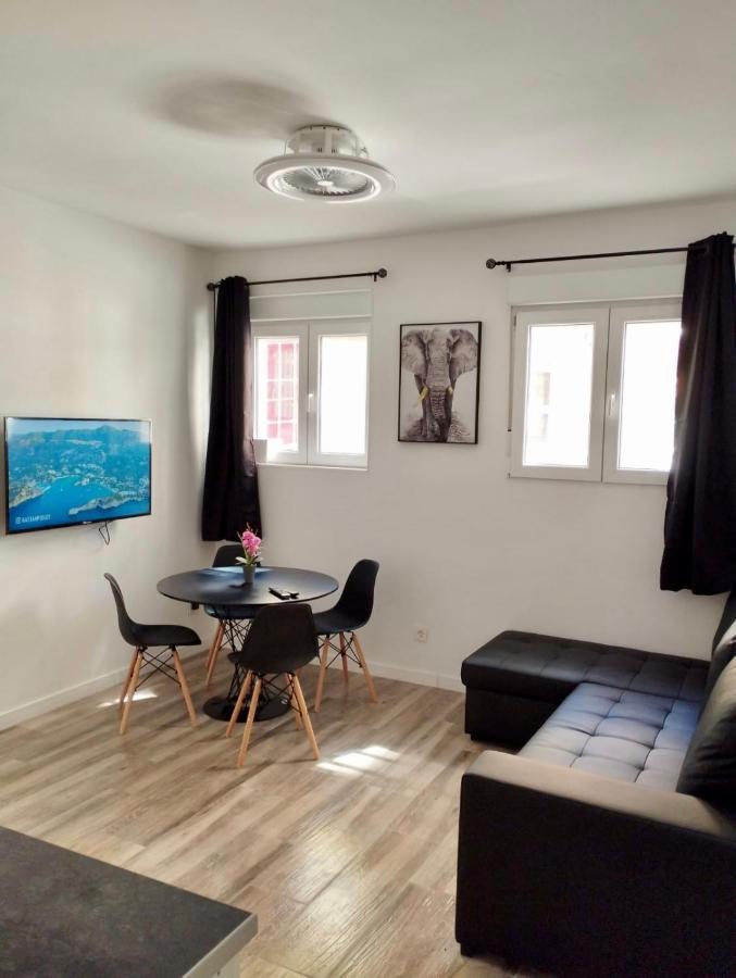 Apartamento Blanco Y Negro En El Centro Alicante Kültér fotó