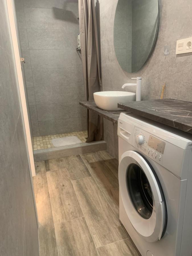 Apartamento Blanco Y Negro En El Centro Alicante Kültér fotó