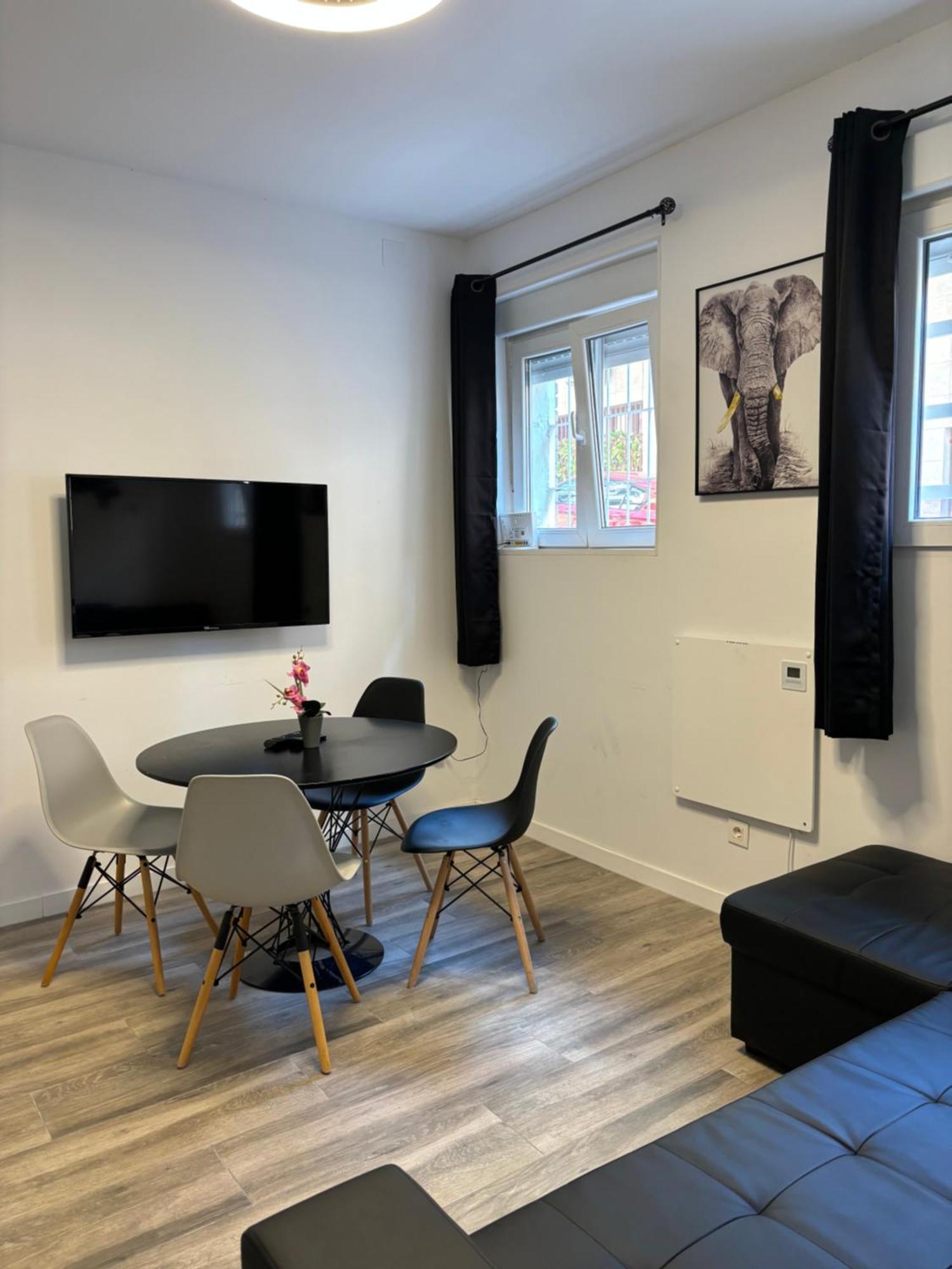Apartamento Blanco Y Negro En El Centro Alicante Kültér fotó