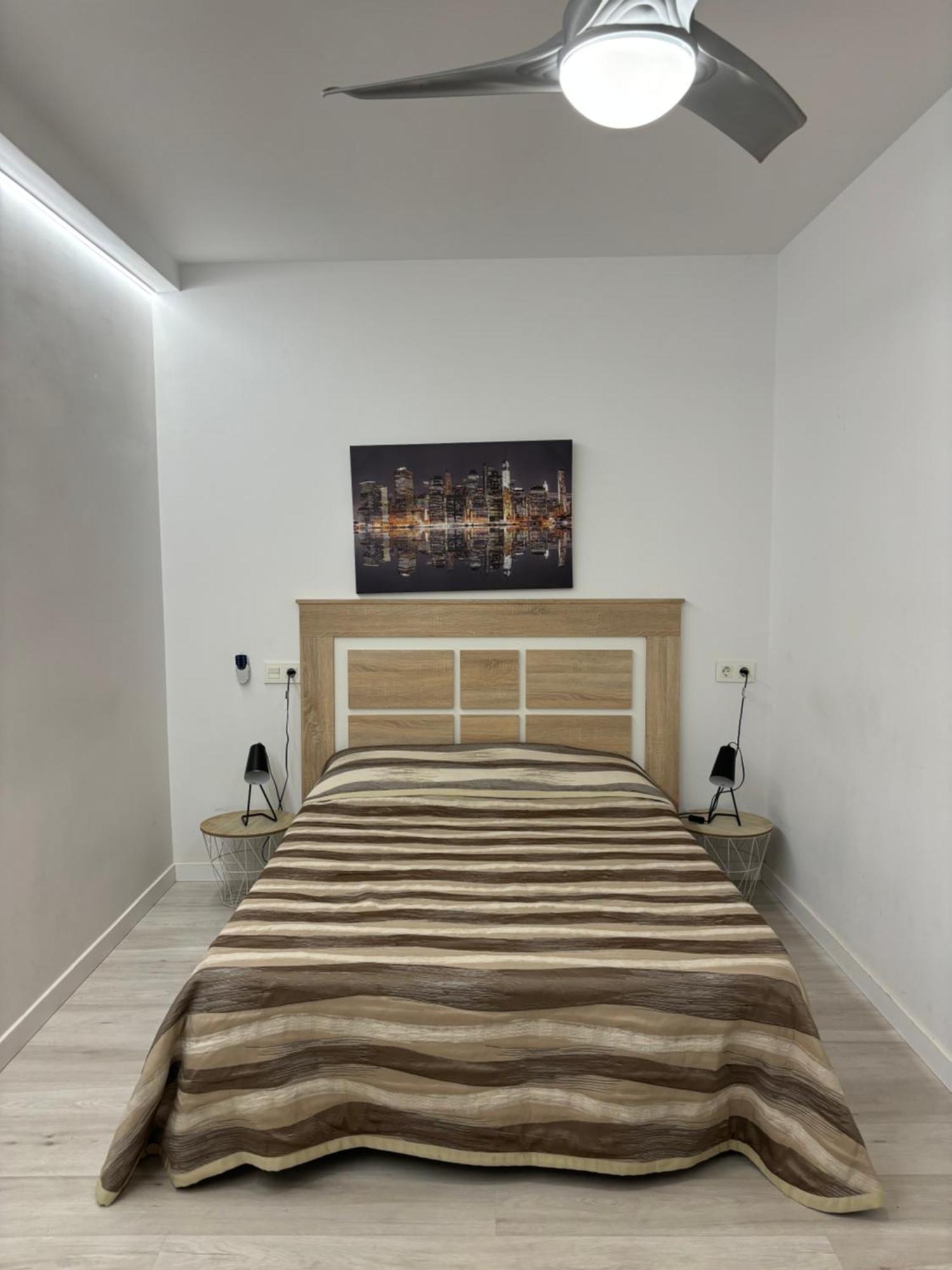 Apartamento Blanco Y Negro En El Centro Alicante Kültér fotó