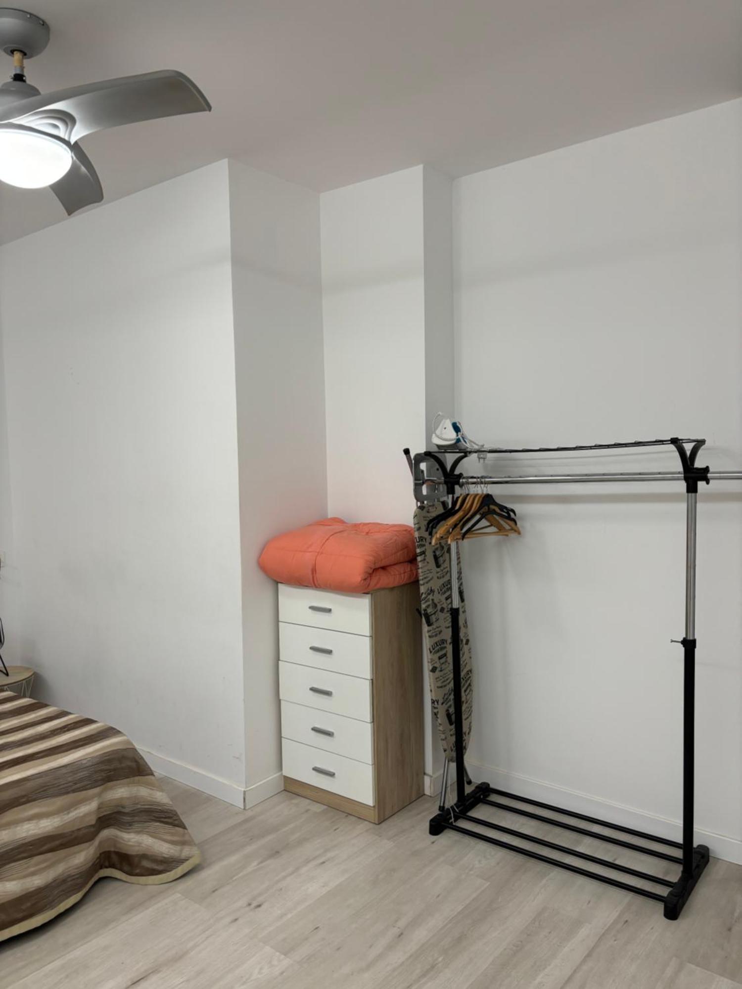 Apartamento Blanco Y Negro En El Centro Alicante Kültér fotó